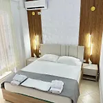 Delux *