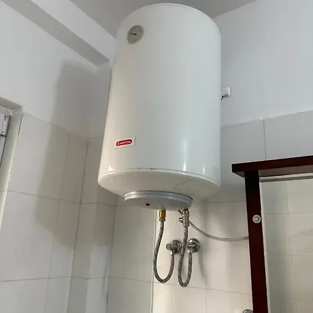 アパート Delux ドゥラス